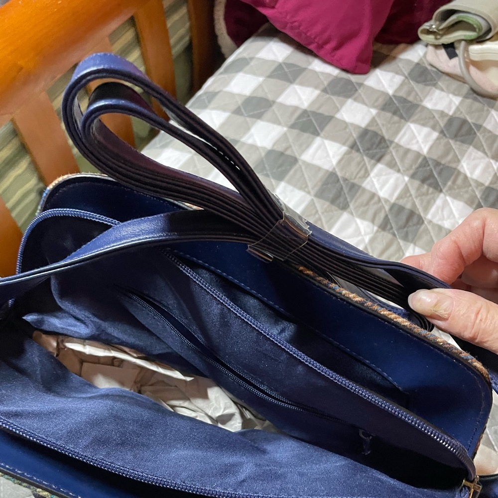 A 3- compartment Juliet cloth purse